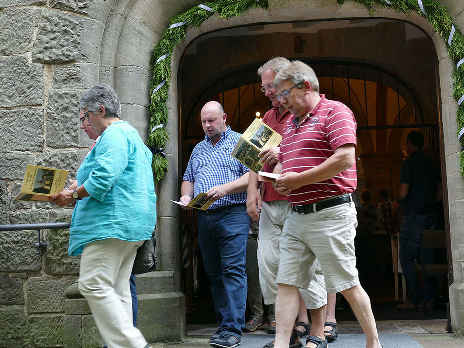 Nachfeier des Mährisch-Neustädter Wachsstockfestes an der Weingartenkapelle (Foto: Karl-Franz Thiede)